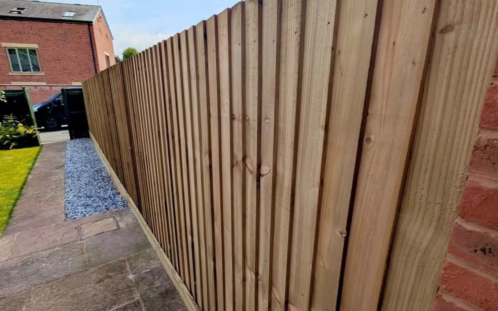 New contemporary vertical timber garden fencing installed by Talbots